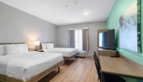 Queen Room with Two Queen Beds and Bathtub with Grab Bars - Mobility Accessible/Non-Smoking