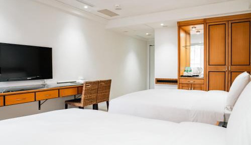 Deluxe Family Room