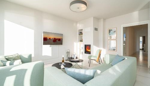 Three-Bedroom Apartment with Balcony