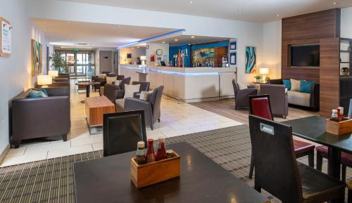 Standard Double Room with Two Double Beds and Free Hot Breakfast