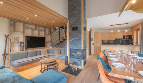 Five-Bedroom Deluxe Apartment
