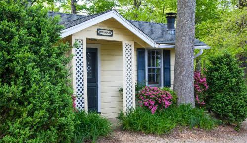 Twin Poplar Cottage