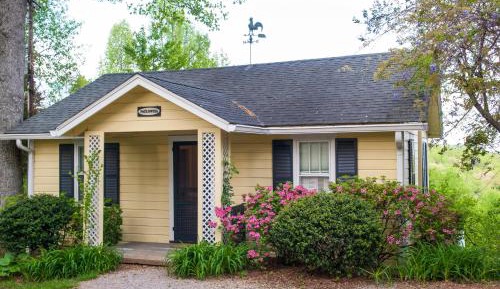 The Paulownia Cottage