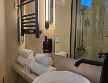 Queen Room with Spa Bath (Honeymoon)
