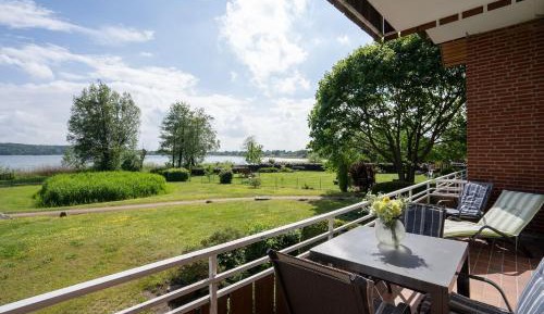 Apartment with Lake View