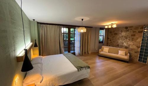 Deluxe One-Bedroom Apartment with Garden View