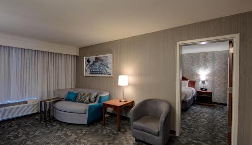 1 Bedroom Executive Suite, 1 King, Sofa bed