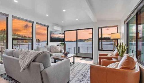 Three-Bedroom Holiday Home 