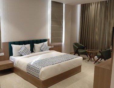 Deluxe Double Room (2 Adults + 1 Child)