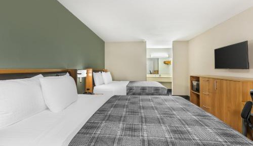 Deluxe Queen Room with Two Queen Beds