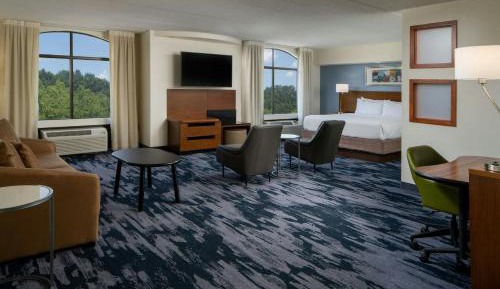 One-Bedroom Corner Deluxe Suite