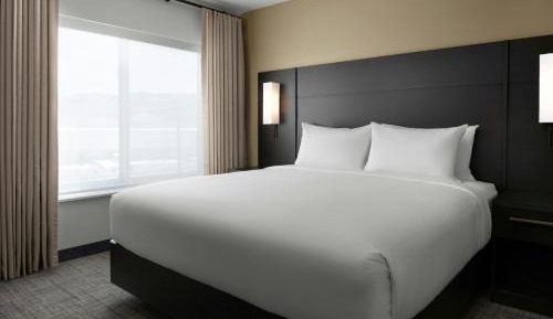 One-Bedroom Suite with King Bed, Sofa Bed, and Tub - Mobility and Hearing Accessible
