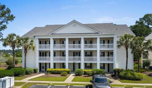 Two-Bedroom Deluxe Apartment with Balcony