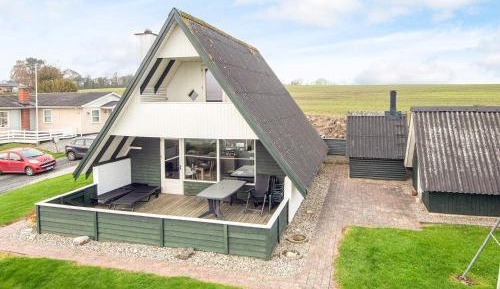 Three-Bedroom Holiday Home 
