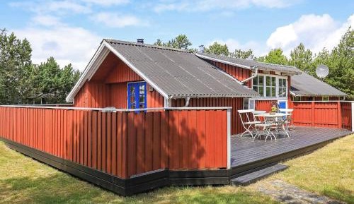 Three-Bedroom Holiday Home 