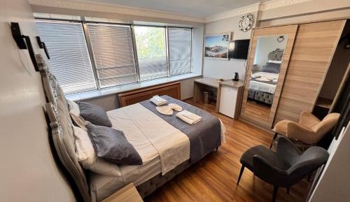 Double Room with Private Bathroom