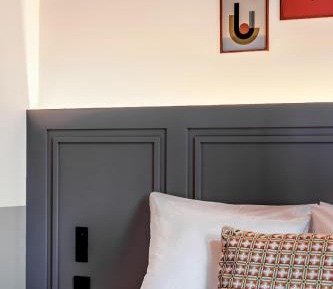 King Room with Roll-In Shower - Disability Access