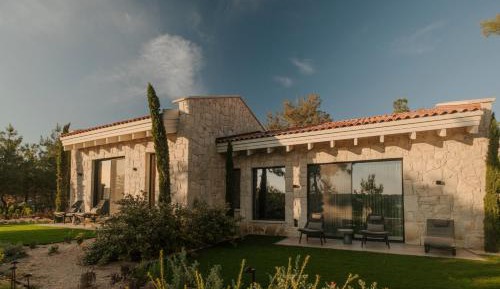 Villa with Garden View