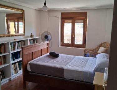 Standard Single Room with Shared Bathroom