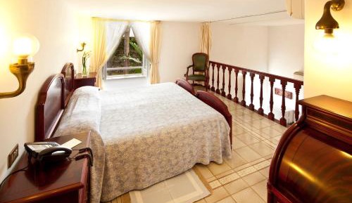 Superior One-Bedroom Apartment-Split Level with Garden View