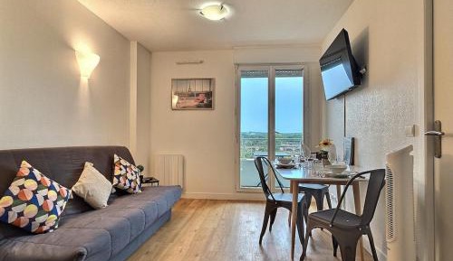 One-Bedroom Apartment with Balcony