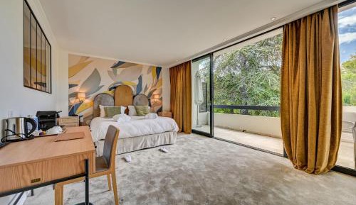 Privilege Queen Room with Sofa Bed - Non-Smoking