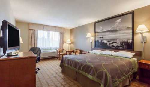 Deluxe King Room - Non-Smoking