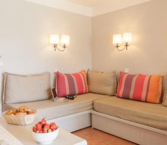Stéandard Two-Bedroom Apartment with Terrace or Balcony (6 People)