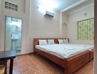 Room #1475308302