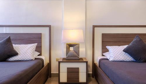 Deluxe Queen Suite
