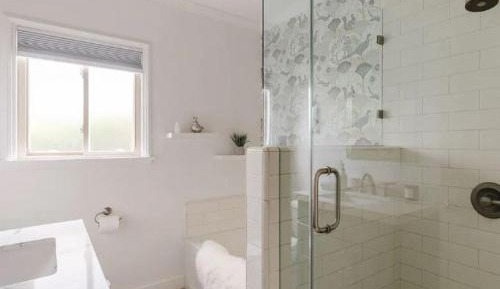 Deluxe Double Room (1 adult + 1 child)