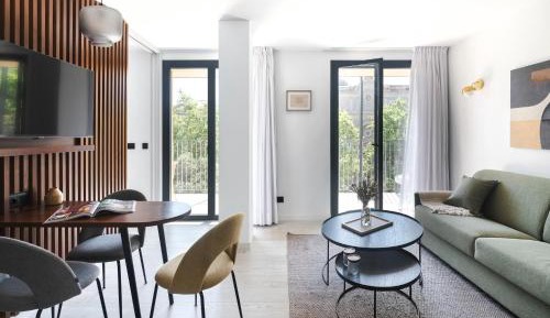 One bedroom Apartment with Balcony