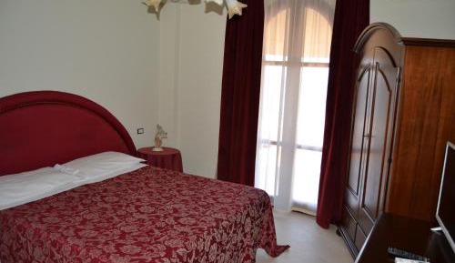 Double or Twin Room with Sea View