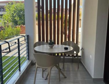 Deluxe One-Bedroom Apartment with Garden View