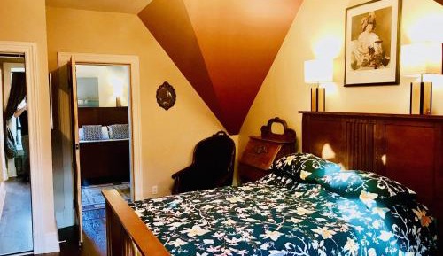 Deluxe Queen Room