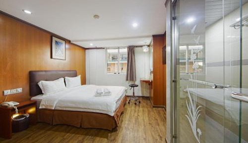 Deluxe Queen Room