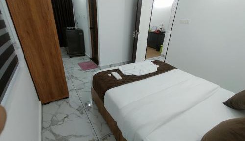 Deluxe One-Bedroom Apartment
