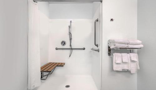 Queen Room - Disability Access/Non-Smoking