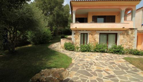 One-Bedroom Apartment with Garden