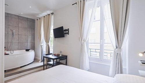 Studio with Spa Bath