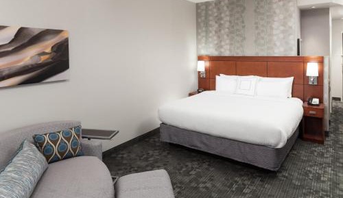 King Room with Sofa Bed - Hearing Accessible