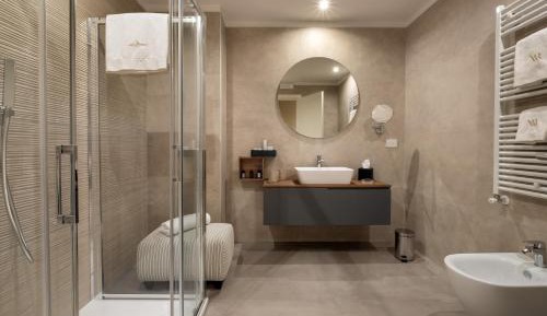 Deluxe Double Room with Shower