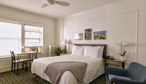 Classic Queen Room