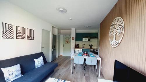 Two-Bedroom Apartment with Mountain View