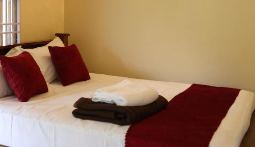 Deluxe Double Room (2 Adults + 1 Child)