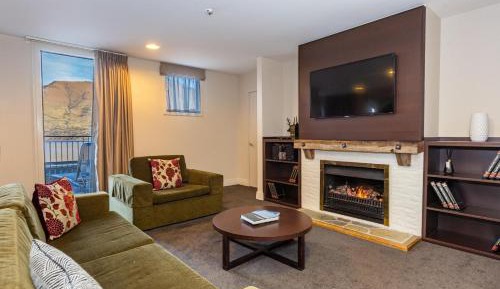 Premier Two-Bedroom Apartment with Lake View