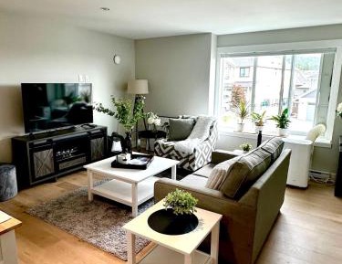 Deluxe Queen Suite