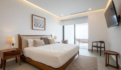 Three-Bedroom Deluxe Apartment