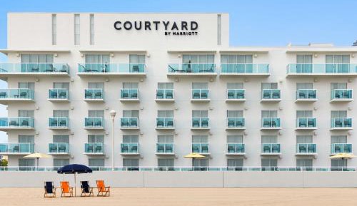Two Queen Beds Oceanfront with a Balcony