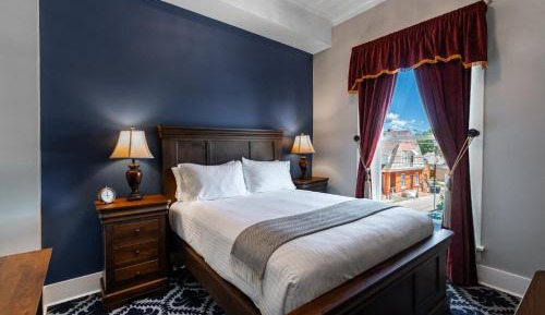 Deluxe Queen Room